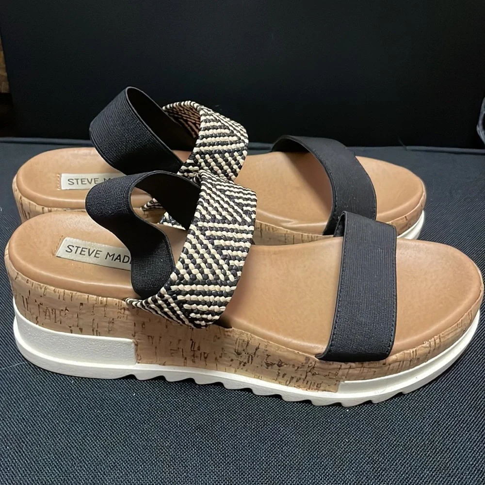 Steve Madden off white and black shoes with strap size 8 - Picture 2 of 5